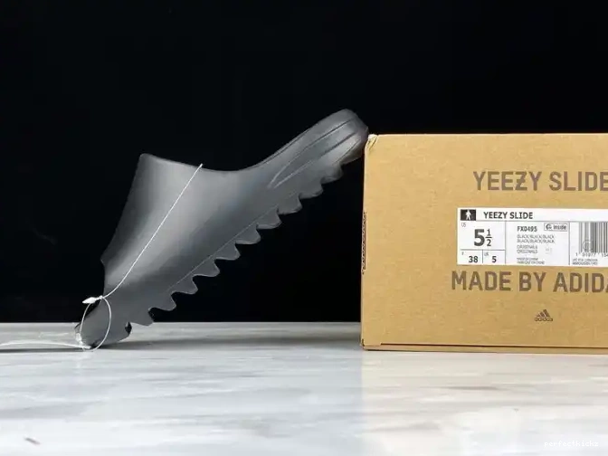 FX0495 Slide Adidas Yeezy Black 0528